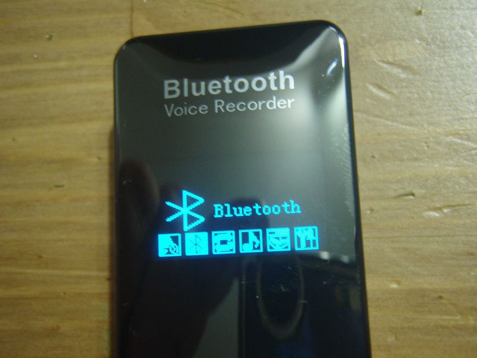 Reportofon digital cu bluetooth 4Gb + slot card microSD, nou
