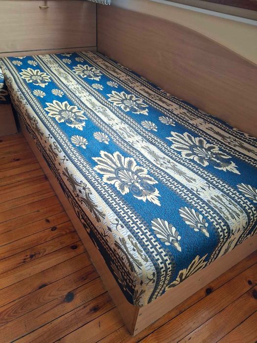 Предлагам единично легло с матраk