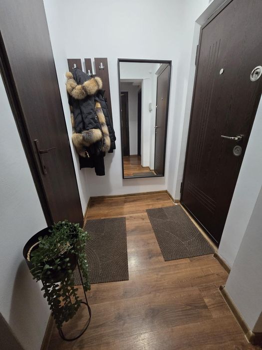 Apartament cu 3 camere  de închiriat