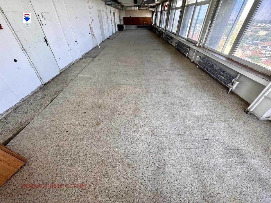 Дава се под наем Офис в Русе, Широк център - 200 кв.м за 718.08 € - Снимка #1