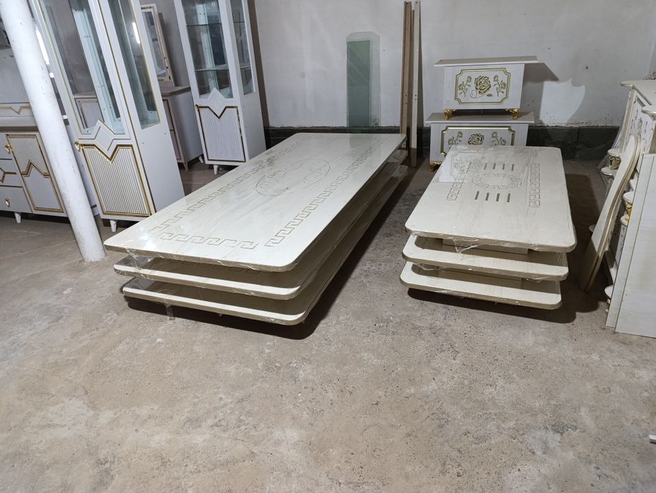 Stol xontaxta xam buladi 12 kishilik.MDF,LDSP.