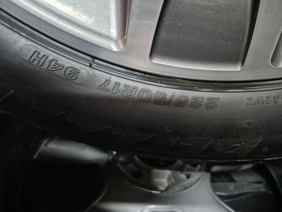 Set jante Mercedes  R17 cu anvelope iarna