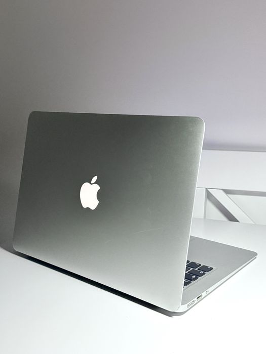 MacBook  Air i5 13-inch