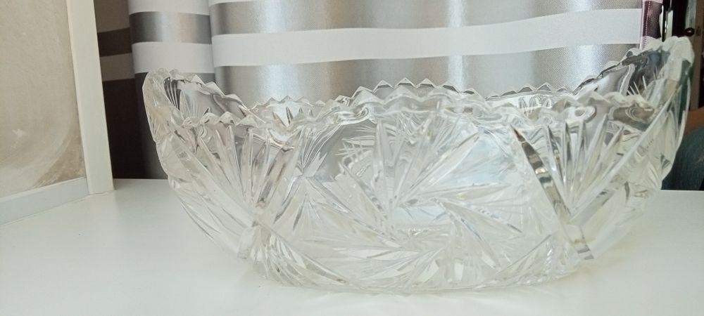 Продам хрустальную салатницу