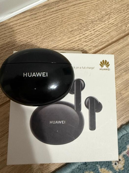 Наушник Huawei..