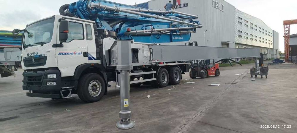 Автобетононасос Howo Jiuhe JH52 а шасси HOWO TX (52 метр)