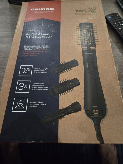 Стилизиращата четка за коса с горещ въздух Grundig HS 7082 Profi Volumen & Locken Styler