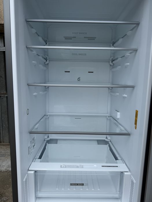 Продавам иноксов хладилник Whirlpool