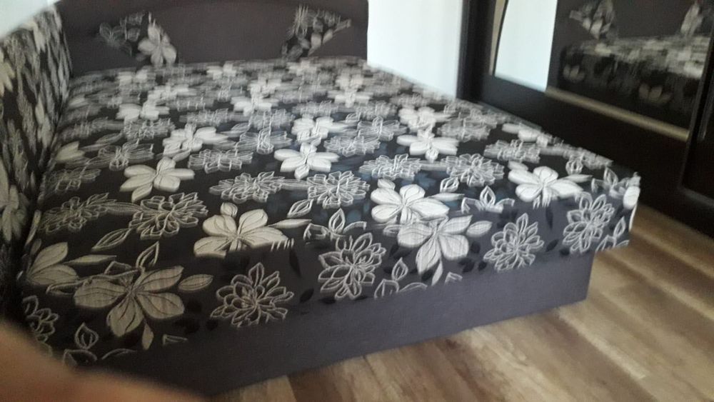 Închiriez apartament