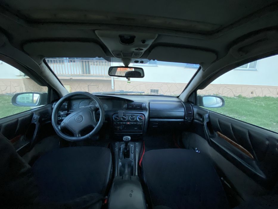 Opel omega 1995.