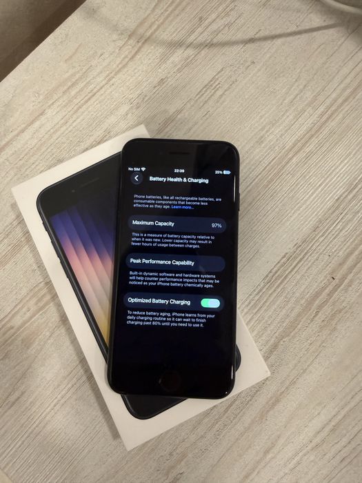 Продавам iphone se 2022 gen 3