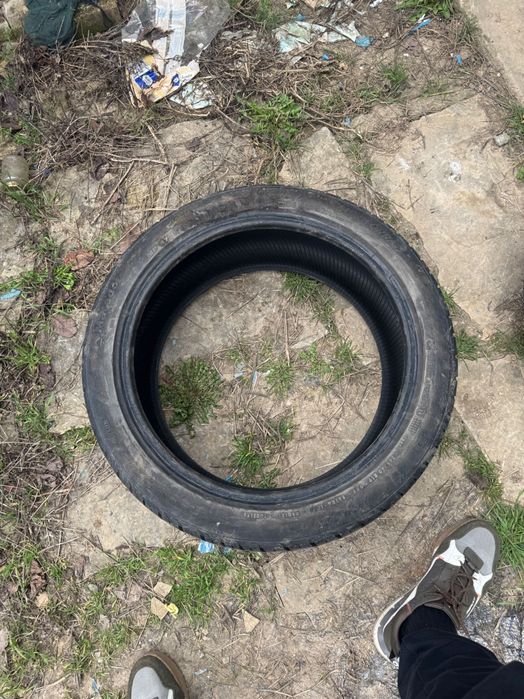 ЛЕТНИ ГУМИ 245/35/19