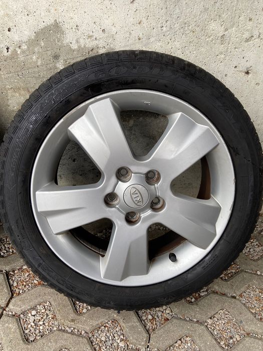 Продавам гуми с джанти 205/50/17 КИА