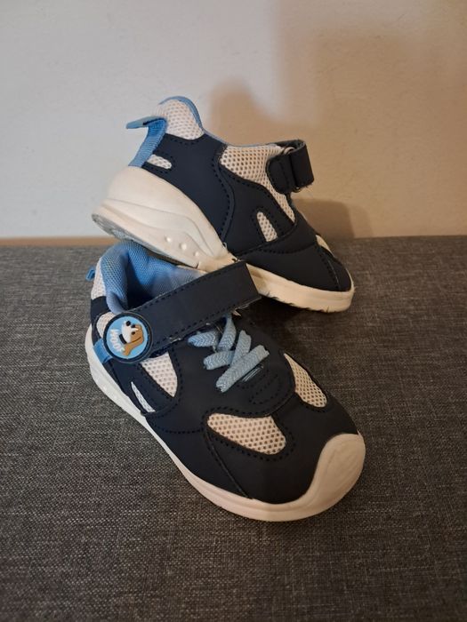 Adidași marimea 22