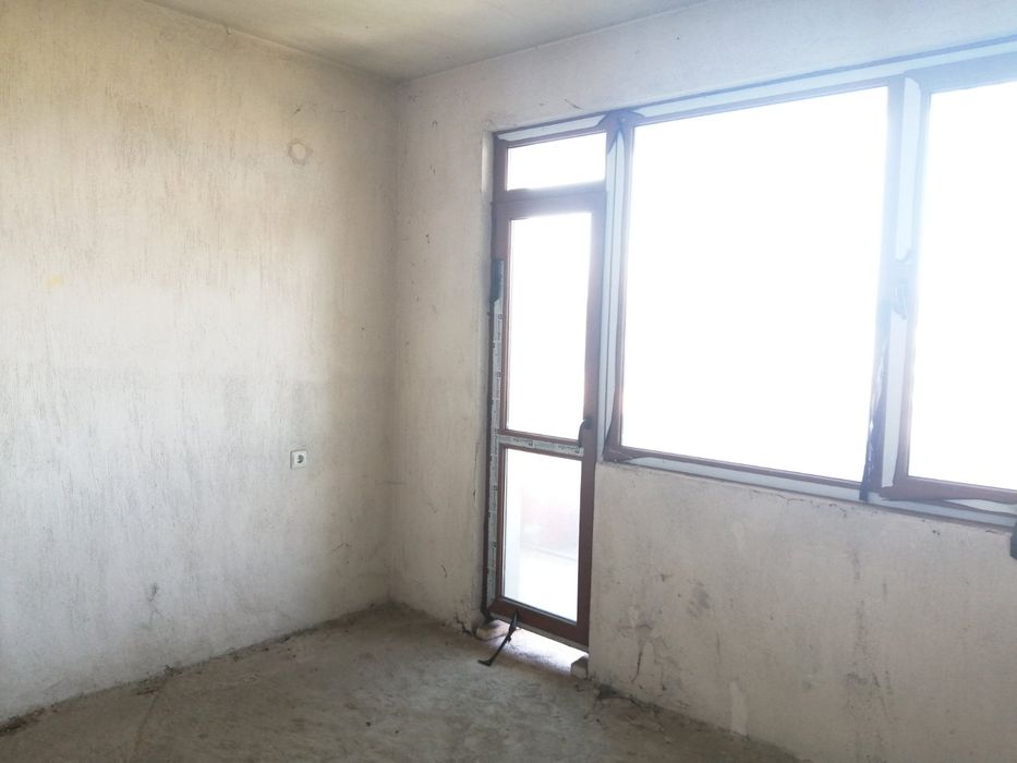 Продавам етаж от кооперация с акт 16 в гр.Петрич