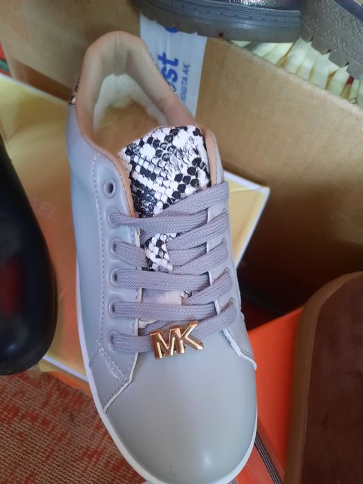 Продам обувь 7500т