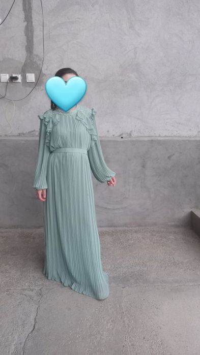 Rangi hakki  uzunli yerga tegib turadi remeni yechsa yana uzayadi