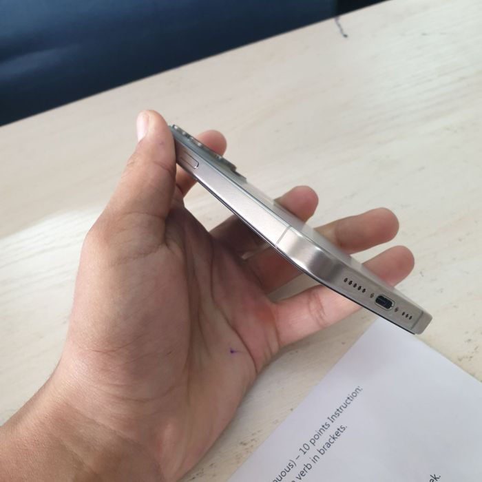 Iphone 15 pro natural titanium