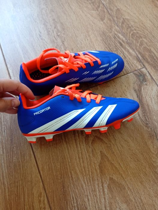 Vând crampoane adidas mărimea 35