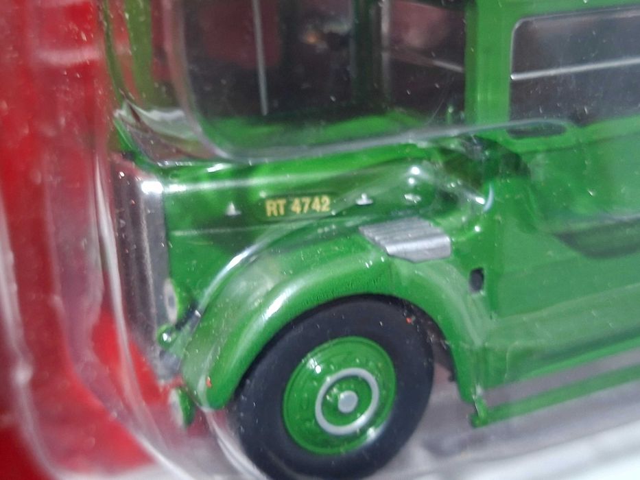 Продавам модели автобуси и камиони