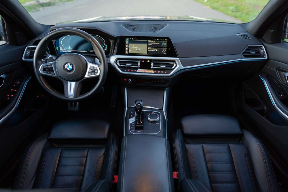 BMW Seria 3 330e M-Sport 292cp LED Adaptiv Frane M Piele Hi-Fi Ceasuri digitale