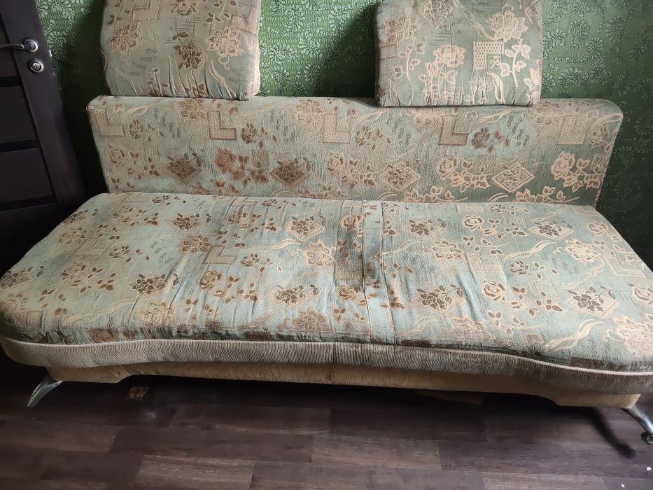 Отдам диван и тумбу б/у