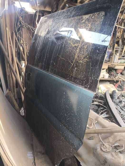 Боковая дверь делика булка