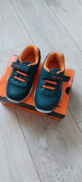 Кроссовки новые 22 р