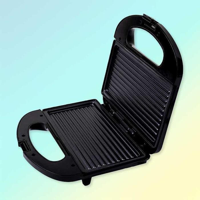 Затварящ се тостер за сандвичи 750 W грил плоча, незалепващо покритие