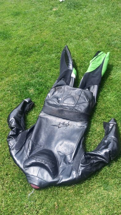 Vând costum  moto Alpinestars