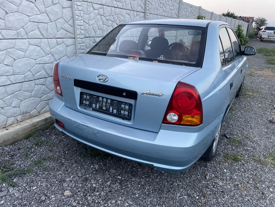 Dezmembrez hyundai accent 1.4 benzina