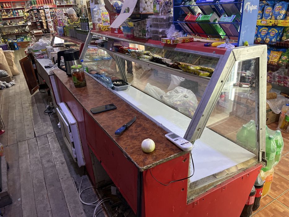 Xaladelnik vitrina matorsiz