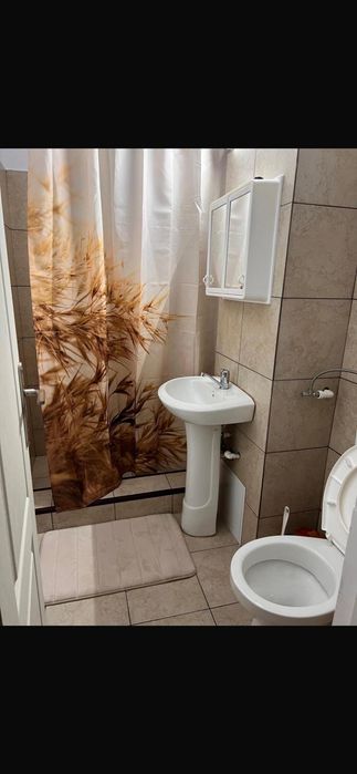 Închiriez garsoniera