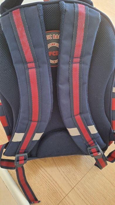 Ученическа раница с ергономичен гръб