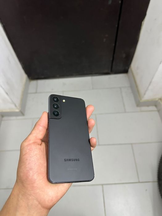Samsung s22 в хорошем состаяние