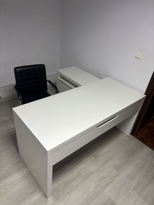 Birou extensibil + comoda 2 sertare + scaun reglabil din piele