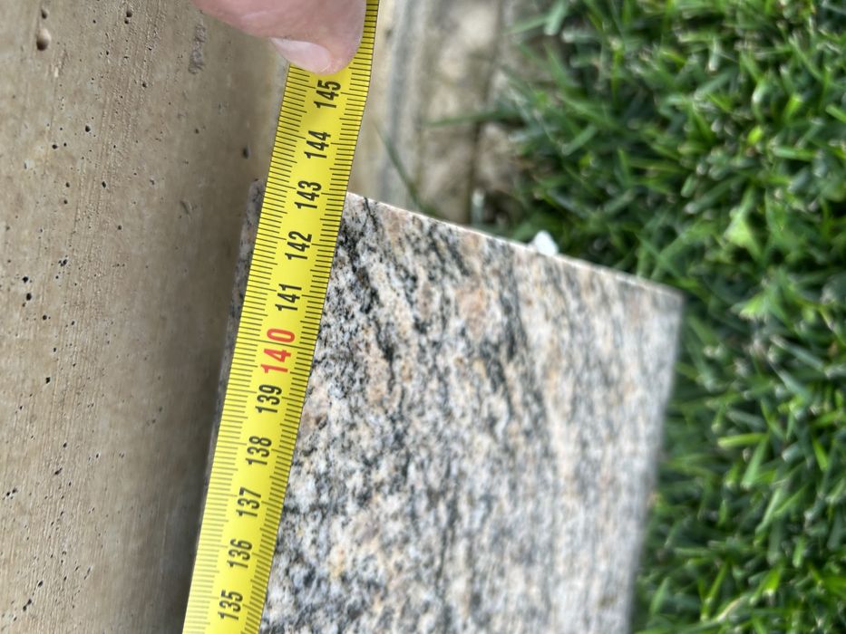 Placi de granit finisat pentru glafuri sau trepte