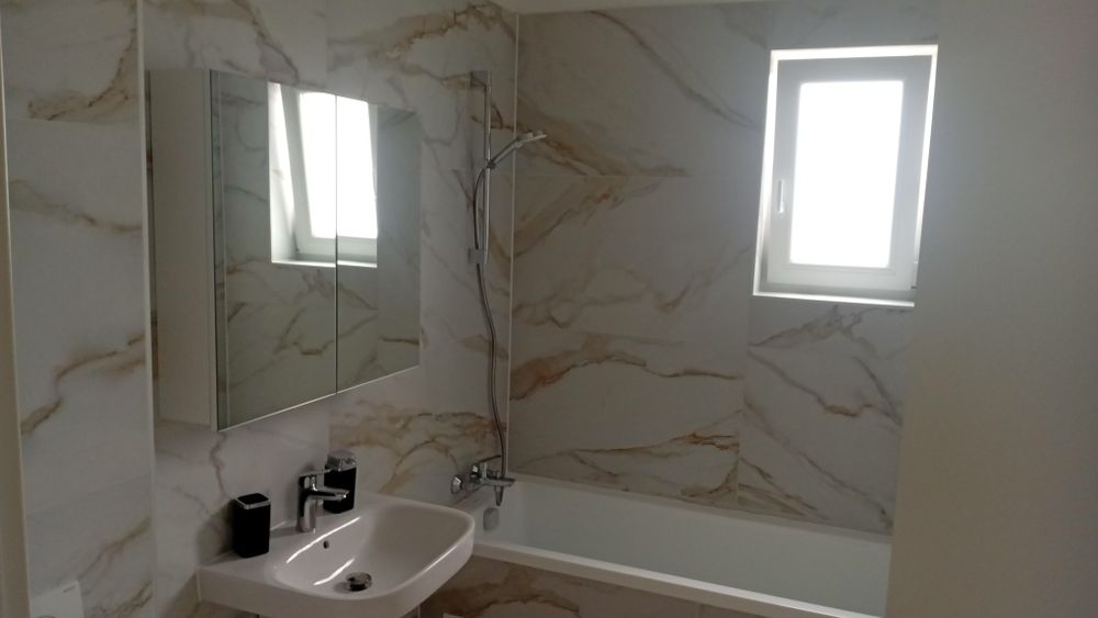 Închiriez apartament 3 camere(penthouse)
