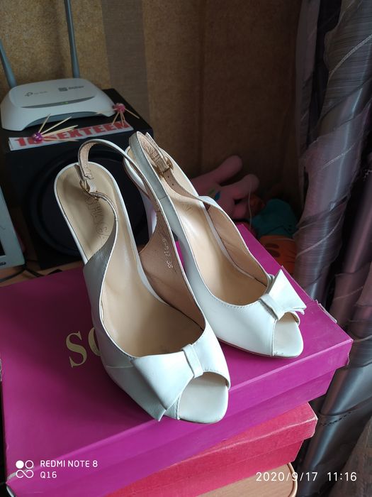 Босоножки белые б/у