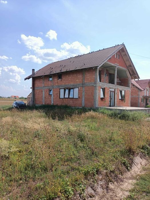 Casa de vanzare cu etaj
