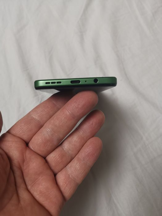 Продавам Moto G35 5G