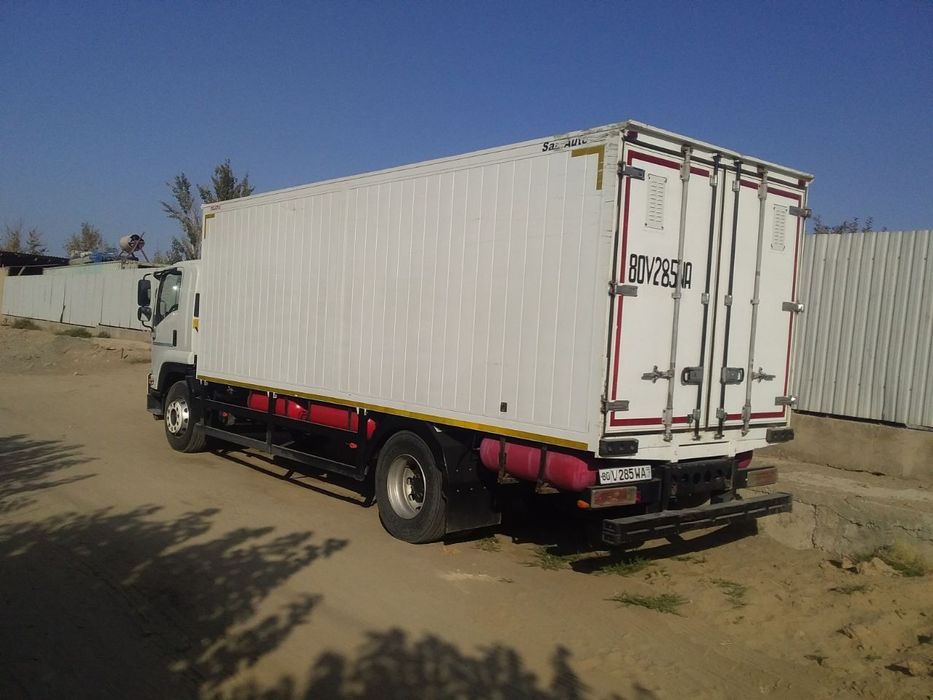 Isuzu 10 tonna holati yangi