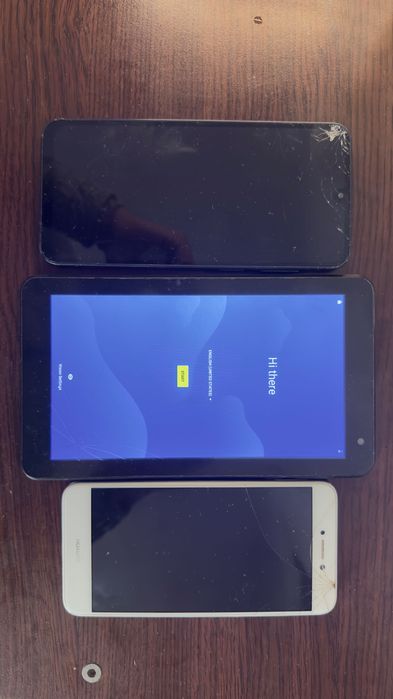 Vând telefoane + tabletă pentru piese sau reparat