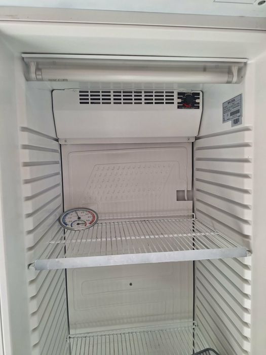 Хладилна витрина