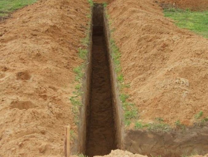 Копка траншеи септик