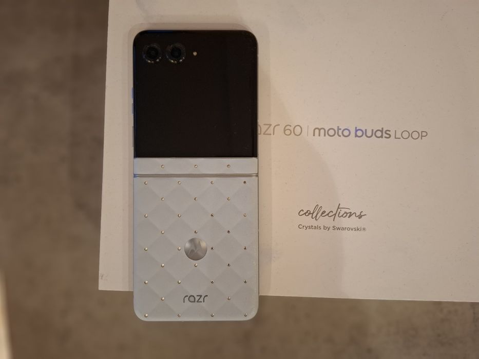 Motorola razr 60 swarovski + слушалки