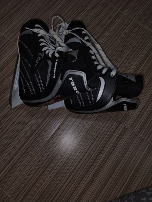 Коньки хоккейные