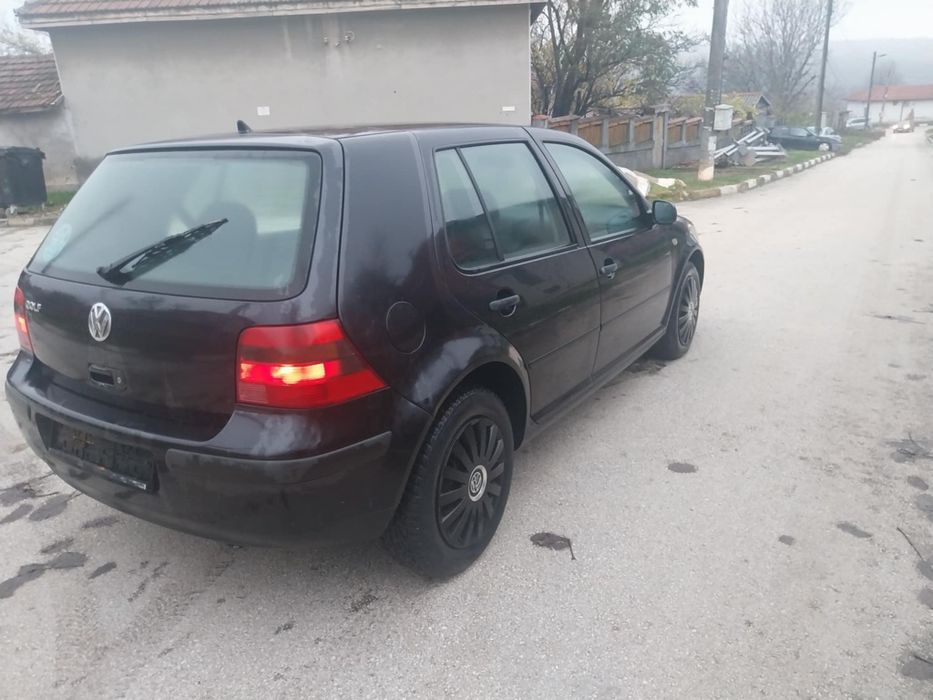 Продава се на Части Volkswagen Golf 4
