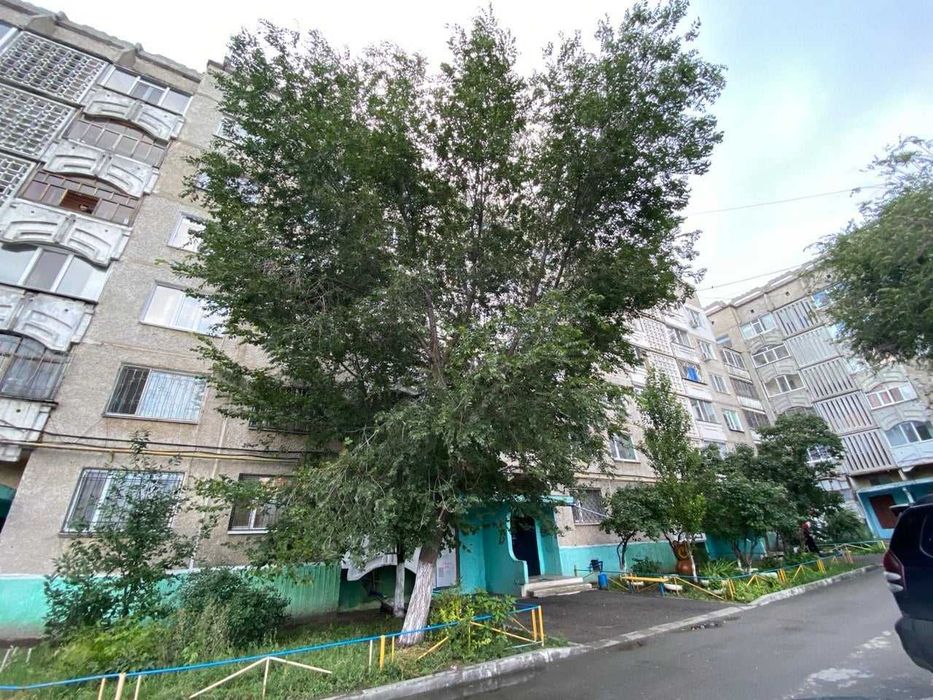Продам 2 комнатную квартиру в районе жд больницы