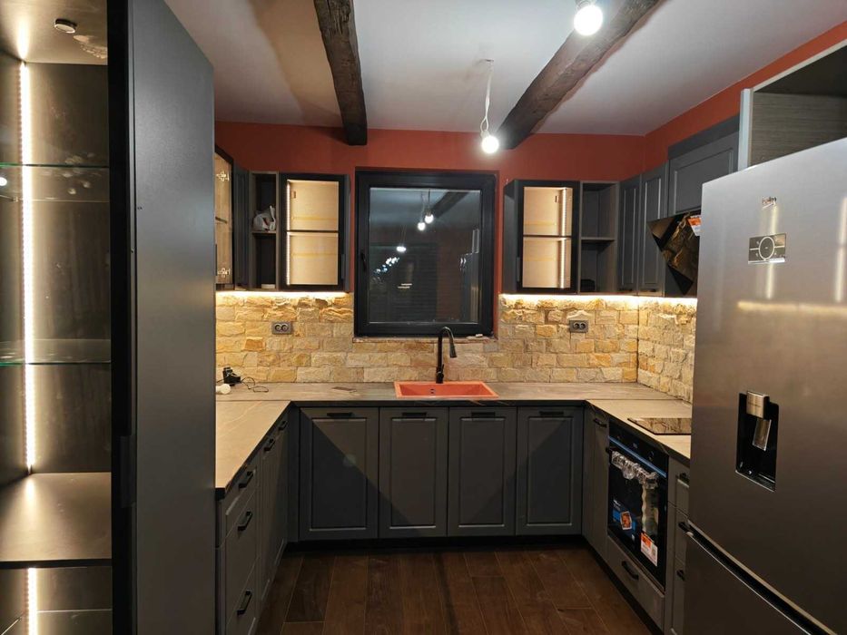 Дава се под наем Къща в с. Марково, Област Пловдив - 200 кв.м за 2000 € - Снимка #1